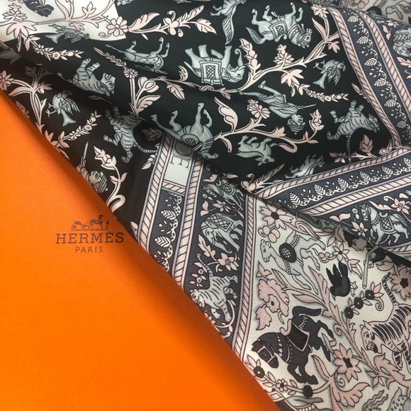 Hermes Accessories - NWOT Hermes 100% Silk Scarf Chasse en Inde